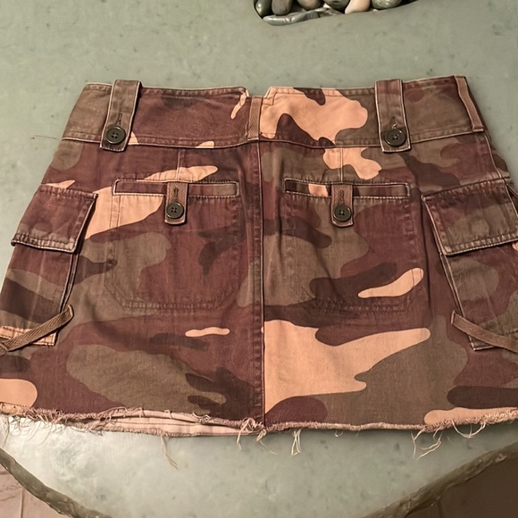 Mods International army print cargo skirt with 4 side pockets & 2 back pockets - Picture 3 of 9